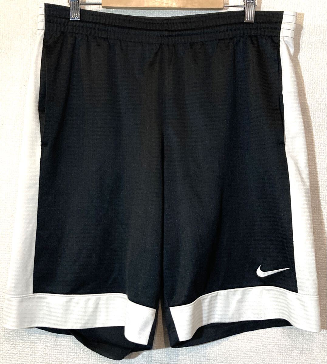 NIKE☆Y2K☆2000'sVINTAGE☆ゲームパンツ☆ハーフ☆ショート☆ロゴデザイン☆ストレッチ☆モノトーン☆ナイキ☆ビンテージ☆ブラック☆白黒拍卖