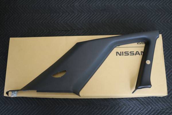 BNR32 スカイラインGT-R(他2ドア全車種)リアクォーターフィニッシャー Cピラー内装(片側)76934-04U00 76935-04U00純正 新品未使用N32-40拍卖