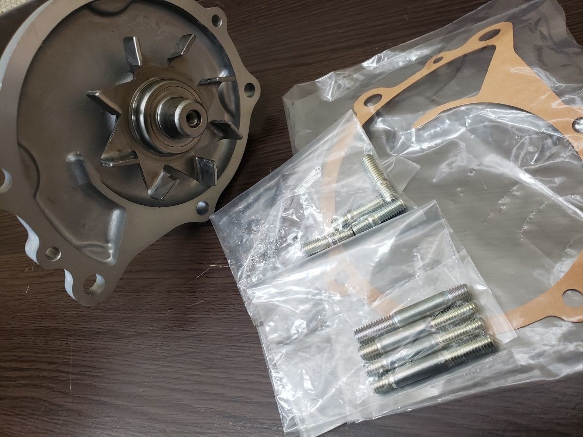 新品未使用品 L型L6 ウォーターポンプ L20 L28 ハコスカ s30 ケンメリ KGC10 ジャパン s130 s31 GC211 ローレルc130 240ZG セドリック拍卖