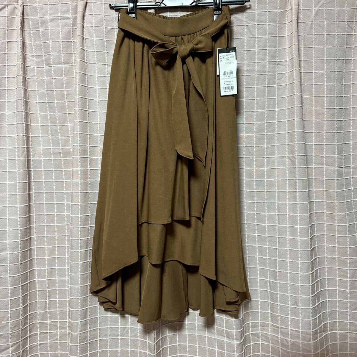 新品 INGNI フレアー スカート キャメル M と拍卖