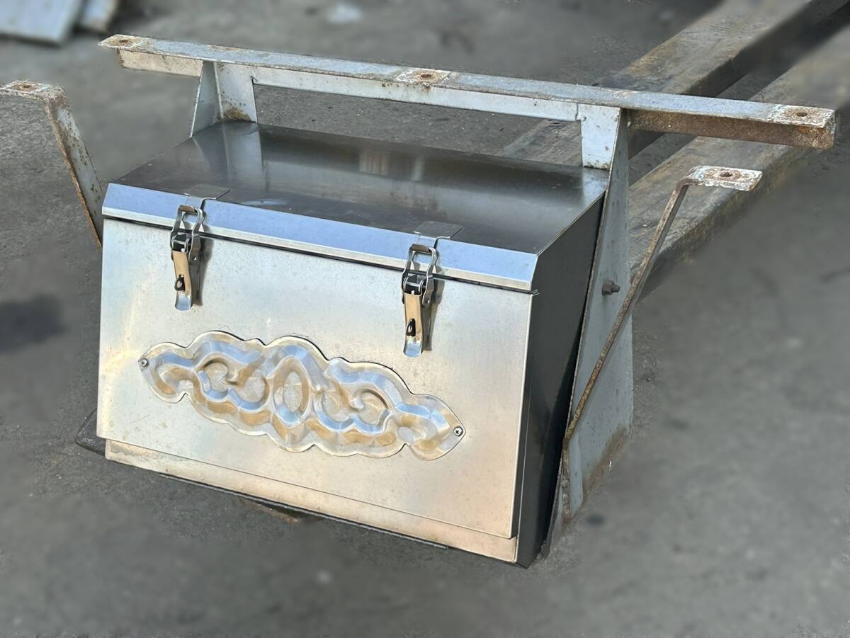 デコトラ!鱗マーク!ステンレス工具箱、道具箱、収納 (サイズ:幅50cm×30cm×高さ32cm) (中古トラック、ダンプ部品、船舶)拍卖