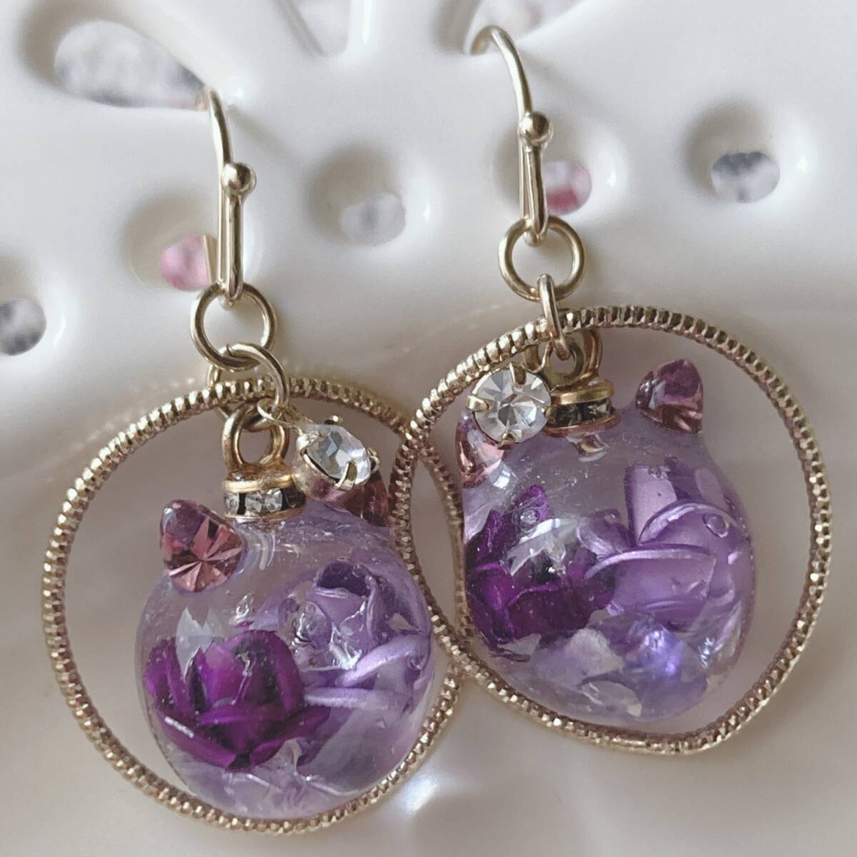 新品◇ピアス 猫耳 球体 ドライフラワー パープル 紫 フープ ゴールド ガラス玉☆Vintage jewelry accessories R0399拍卖
