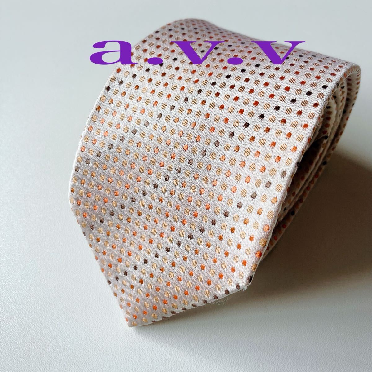 ネクタイ a.v.v. 淡いオレンジ ドット柄 SILK 細身 メンズ 微蛍光 ビジネス 即決拍卖