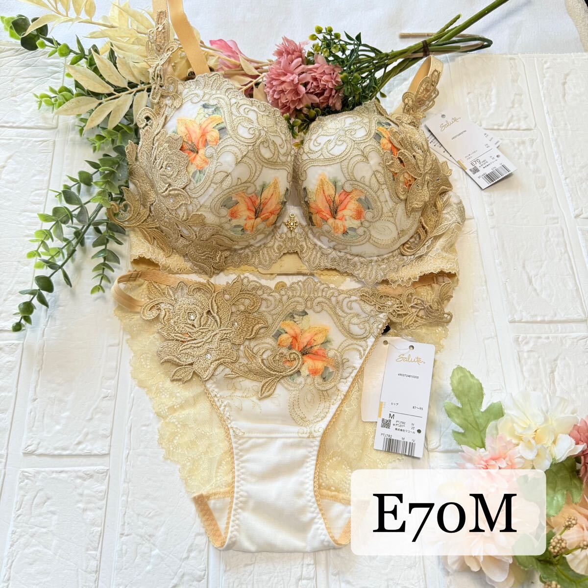 【新品】wacoal サルート 82 ブラ ショーツセット E70M IV ワコール salute プレステージ ジョジョの奇妙な冒険拍卖