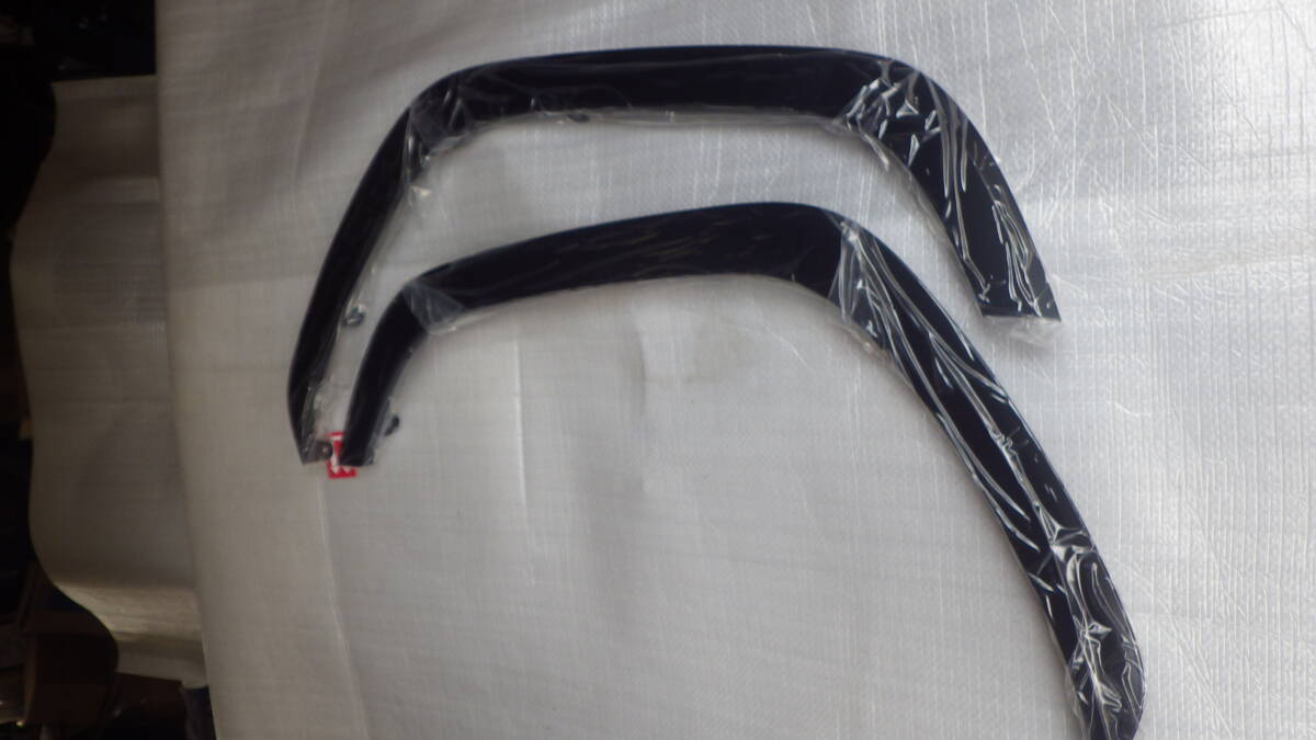 ランクル 300 純正 フェンダーアーチモール フェンダープロテクター クロ 美品 未使用 75602-60060 75601-60060拍卖