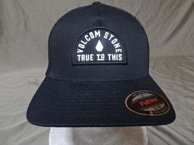 USA購入 人気サーフ&ボーダー系ブランド【VOLCOM】 ボルコム【VOLCOM STONE TRUE TO THIS】ロゴ刺繍ワッペン付メッシュキャップ 黒 (S-M)拍卖