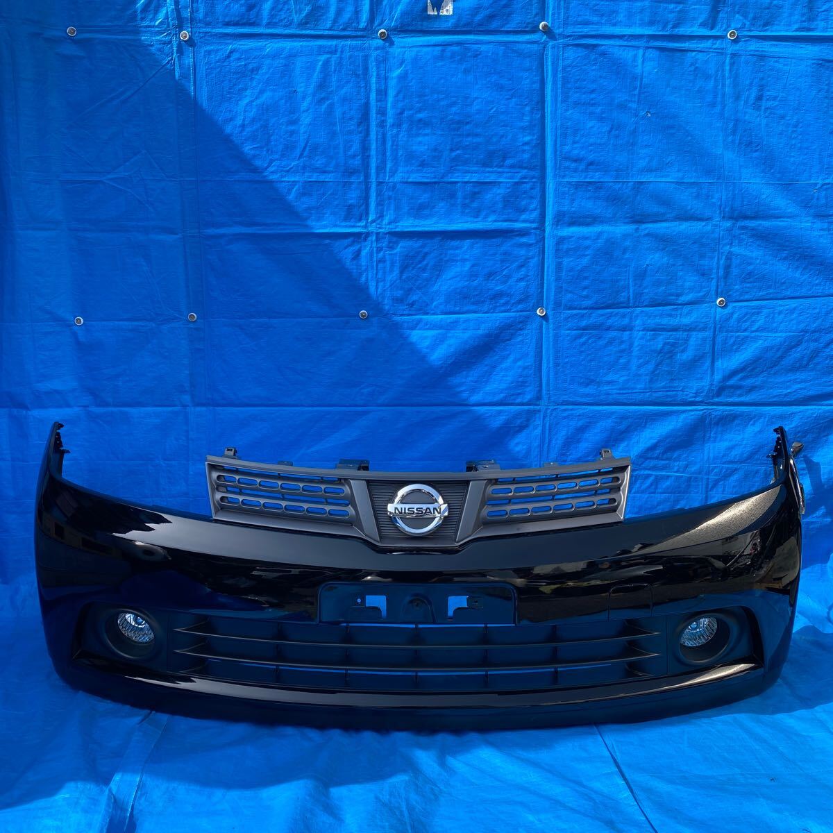 ◆ニッサン ウイングロード《Y12 NY12》純正 フロントバンパー グリル付 フォグ付 アンテナポール カラー KH3 (ブラック 黒) 62022-CV040◆拍卖