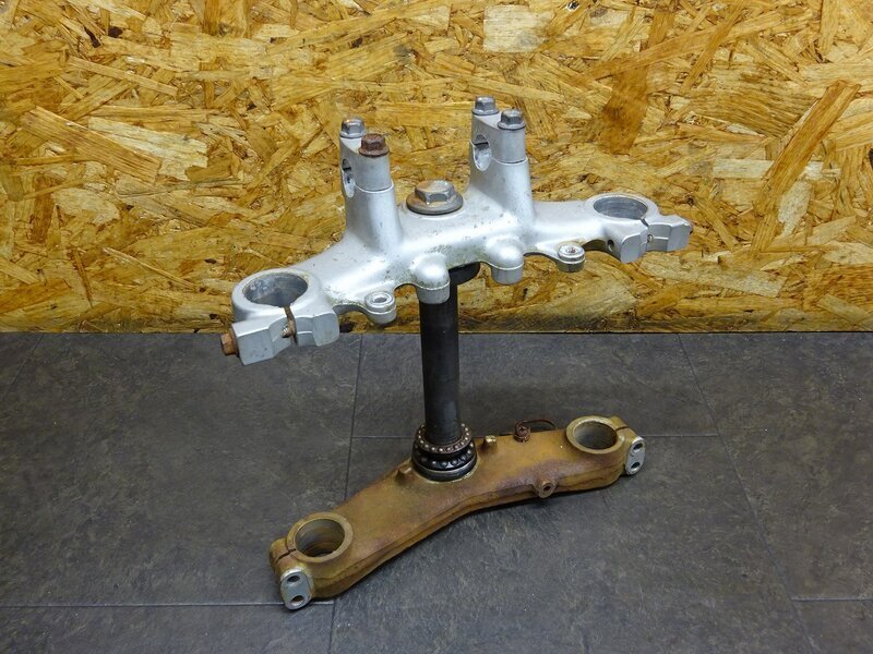 【250421】TW200(DG07J-017)■ ステム アンダーブラケット トップブリッジ ハンドルポスト 錆有 【2JL TW225 DG09J拍卖