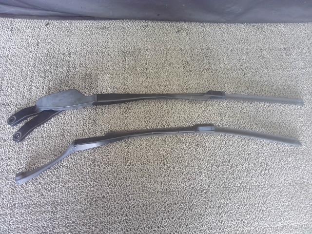 ベンツ Cクラス DBA-204049 ワイパーアーム左右 197 A2048202044 A2048202144拍卖