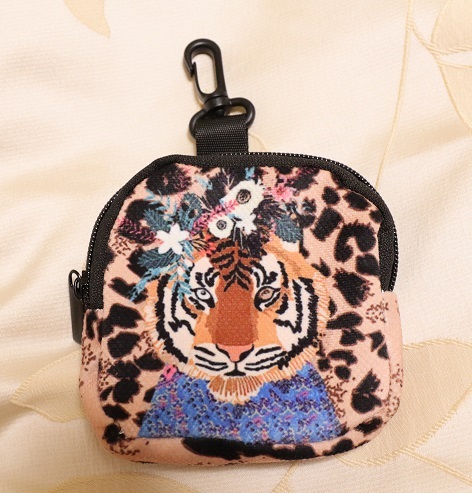軽量!虎 トラ TIGER タイガー フック付き 小物入れ ミニポーチ 約10×10×2cm コインケース イヤホンケース にも拍卖