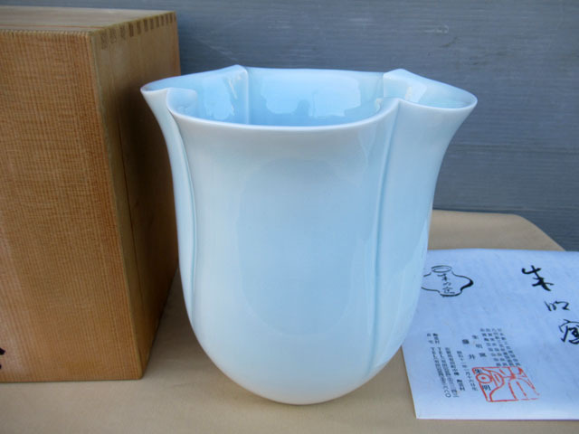 即決■藤井朱明 花瓶 青白磁手捻 共箱■す-92拍卖