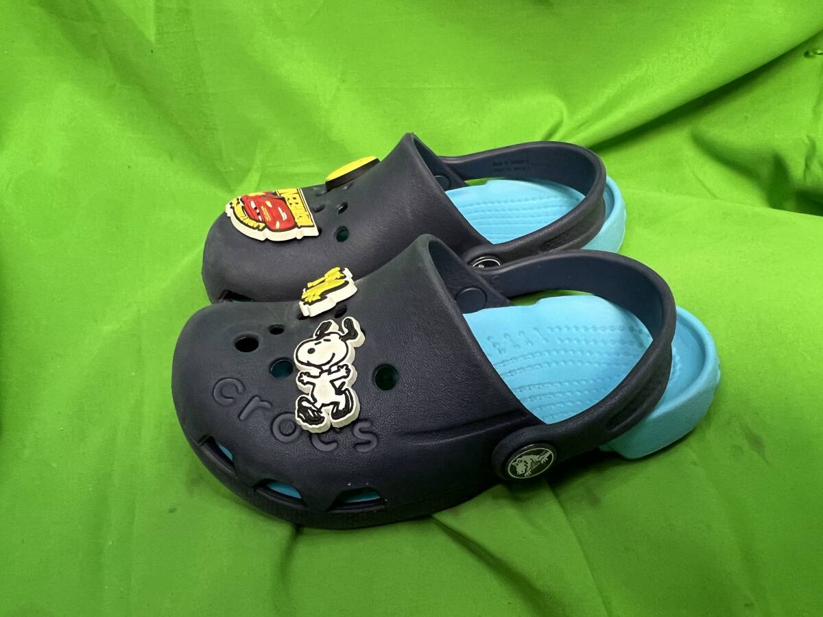 crocs キッズサンダル 紺 水色 キャラクターチャーム付き 16.5cm@2拍卖