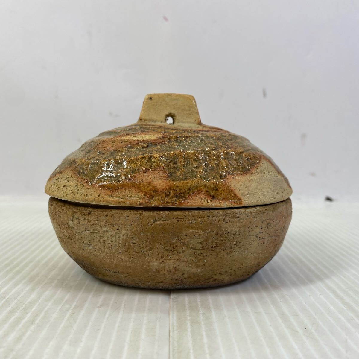 信楽焼 陶磁器 蓋付き 容器 入れ物 陶器 置物 インテリア 飾 花器 灰皿拍卖