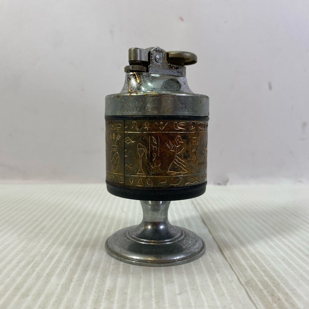 ガスライター 高城 置き型 エジプト風 壁画柄 金属製 レトロ モダン 古雑貨 古道具 置物 インテリア 飾 ジャンク拍卖