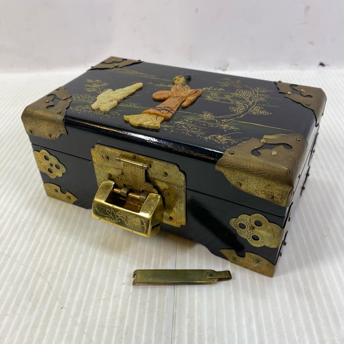 中国美術 宝石箱 木箱 蒔絵 装飾 鍵付き ジュエリーボックス アクセサリーケース 小物入れ 上海 工芸品 土産物 レトロ 古雑貨 古道具拍卖