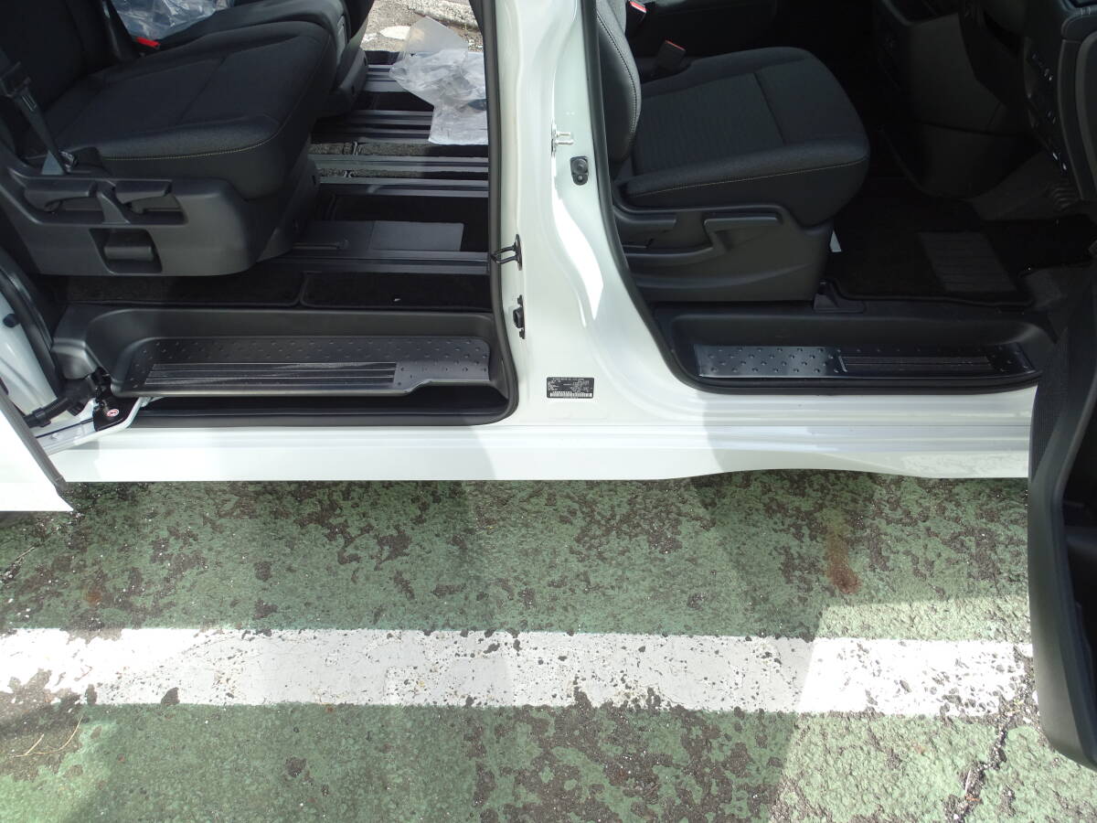 送料無料 日産セレナ C28系 ドア スカッフプレート ステップガード ブロンズブラックカラー ステンレス1台分 足元のドレスアップ 愛車保護拍卖