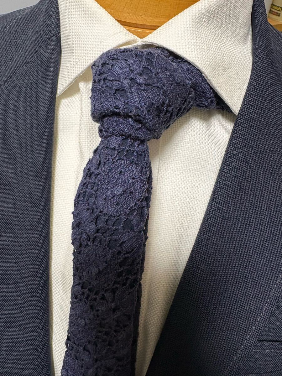 【希少】MARWOOD マーウッドイングランド製ネクタイ コットン レース編み ネイビー基調 イングリッシュローズ ハンドメイド2504拍卖