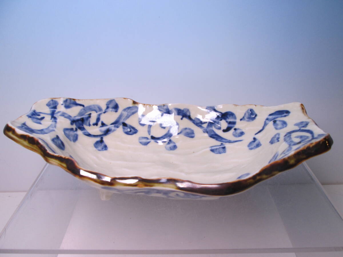 ☆お料理屋さんの器 染付 三つ足 唐草文 盛り鉢 23,5cm 向付/茶懐石/割烹/日本料理拍卖
