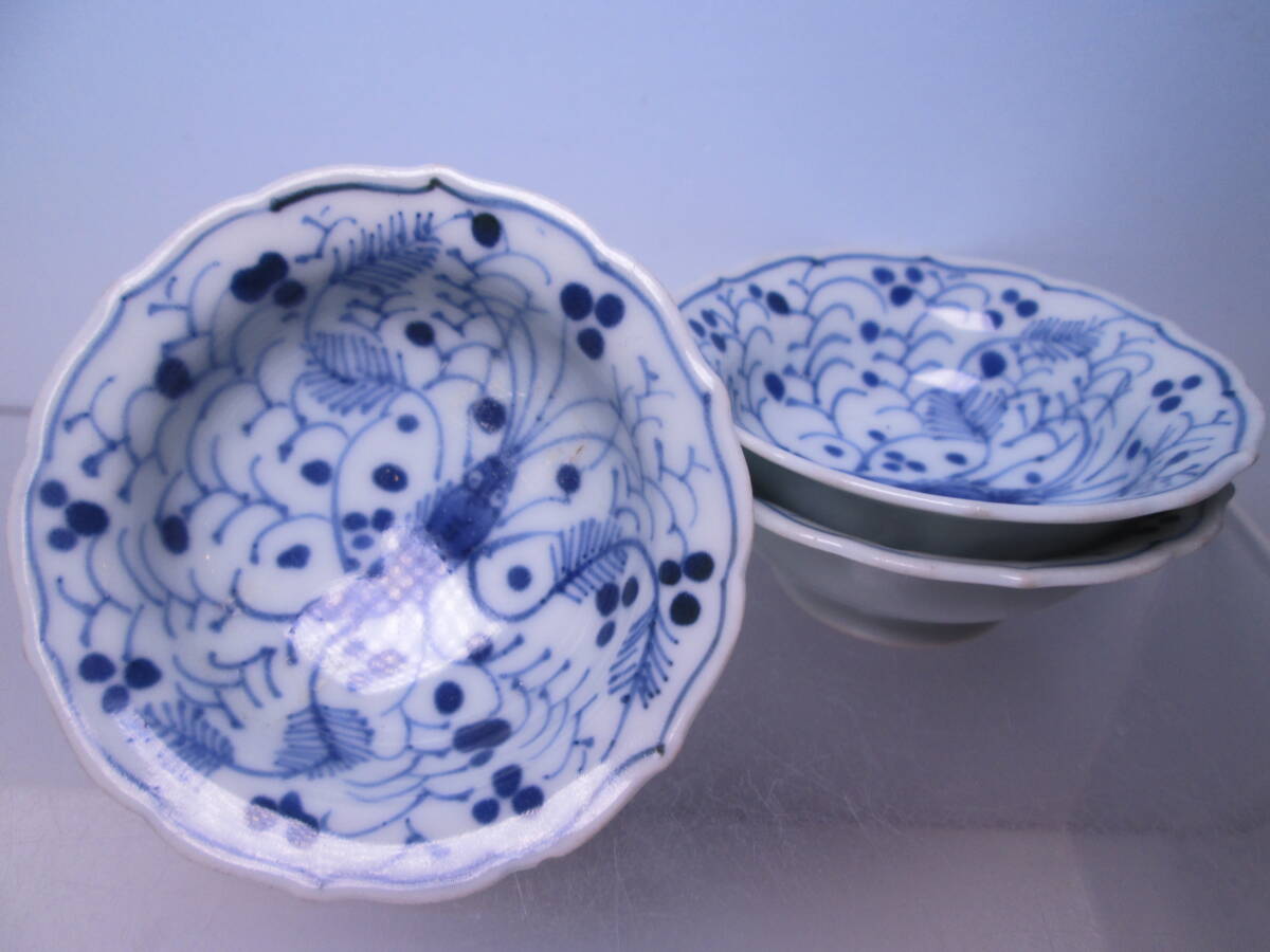 ☆お料理屋さんの器 染付 海老絵 豆小鉢 三客 1傷有り 豆小皿/小向付/茶懐石/割烹/日本料理拍卖