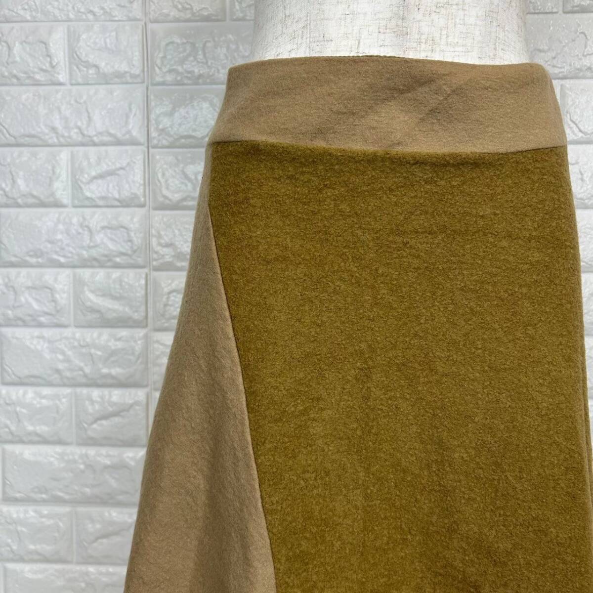 【A2958】GALLARDAGALANTE NAVY ガリャルダガランテネイビー スカート レディース ベージュ×カーキ系 フレア バイカラー 秋冬 XSサイズ拍卖