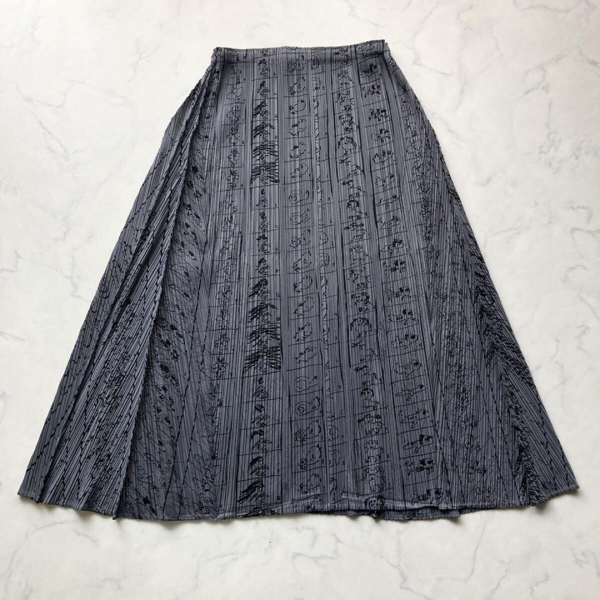 プリーツプリーズ イッセイミヤケ PLEATS PLEASE ISSEY MIYAKE ロングスカート 総柄 動物 アニマル 壁画調 グレー拍卖