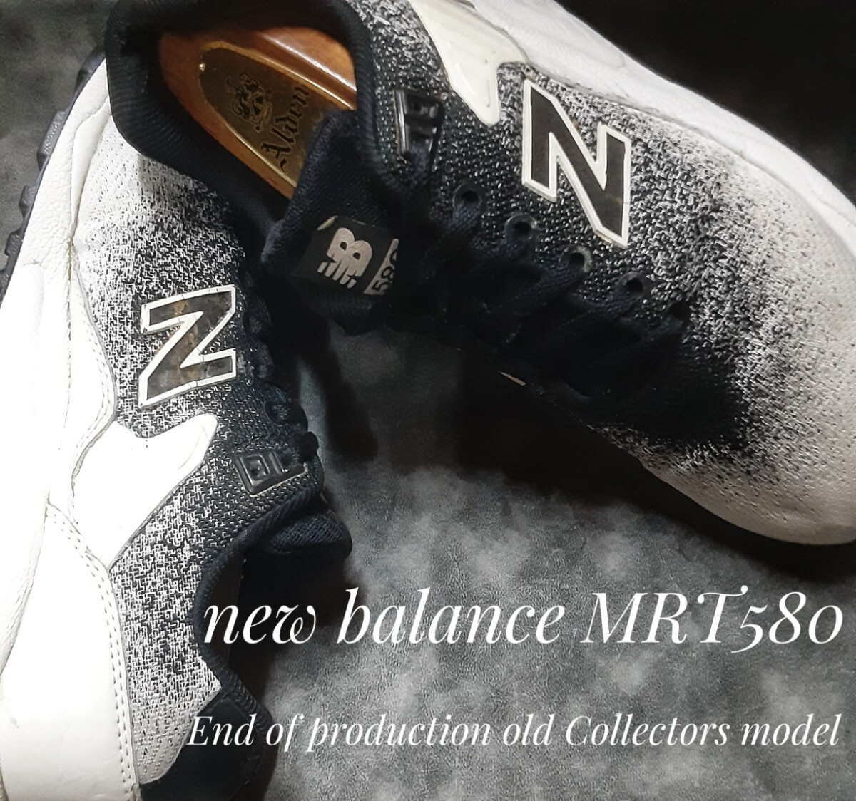 最値!定18700円!希少スプレーパック!生産終了!旧コレクターズモデル!ニューバランス MRT580高級スニーカー!ホワイト×ブラック!白黒 26cm拍卖