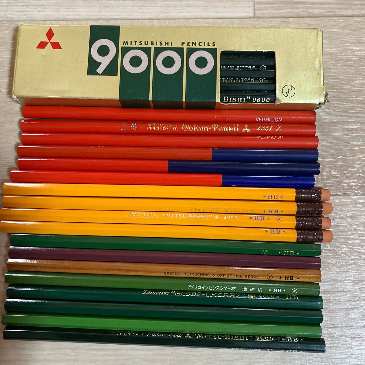 n 4632 ★三菱鉛筆★MITSU−BISHI 9000/赤鉛筆/赤青鉛筆/消しゴム付き鉛筆/鉛筆色々HB/消しゴム/他 古い 鉛筆拍卖
