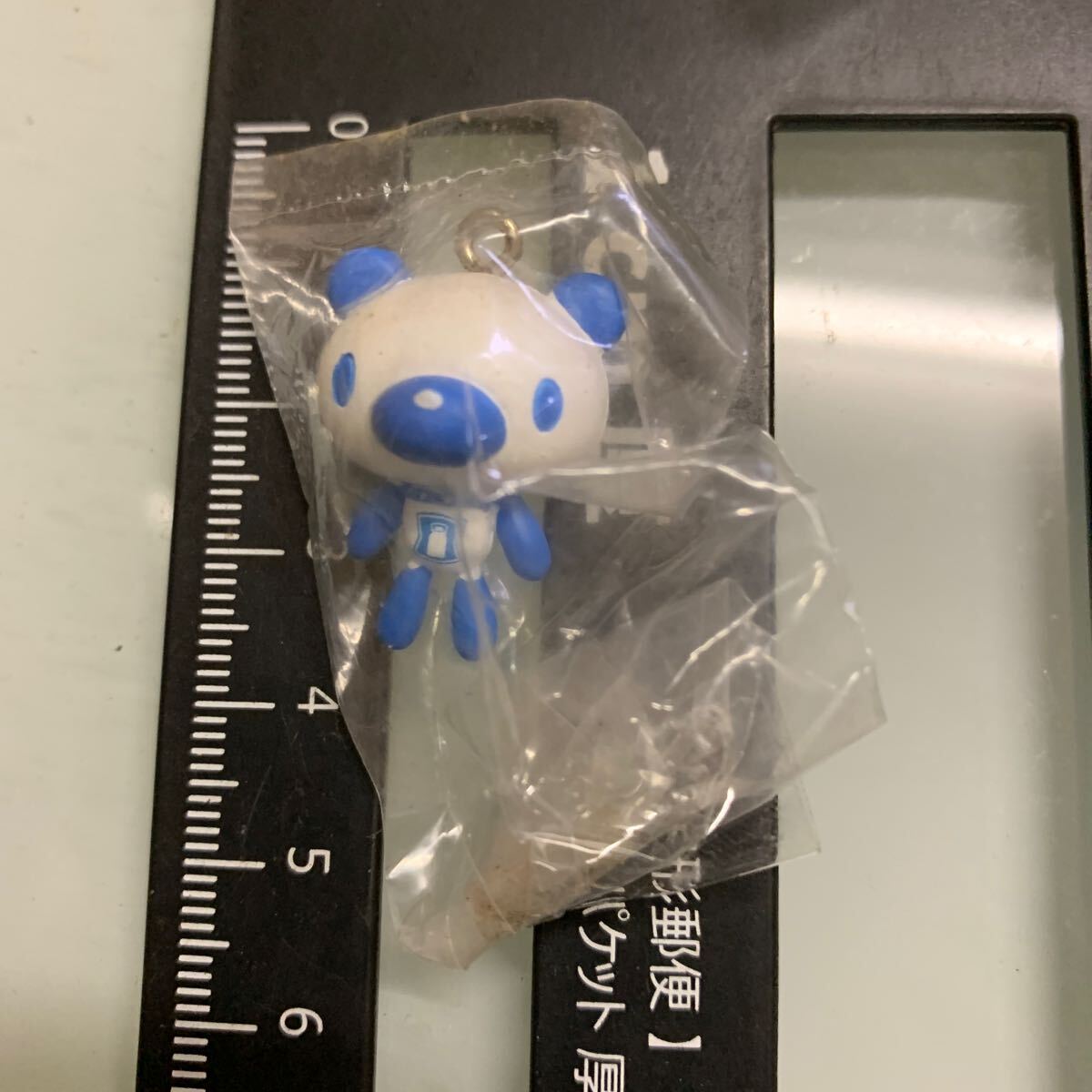 ローソンと森チャックがコラボした「つるしぐま」のキーホルダーです。2003年頃に展開されたキャンペーンの景品として登場拍卖