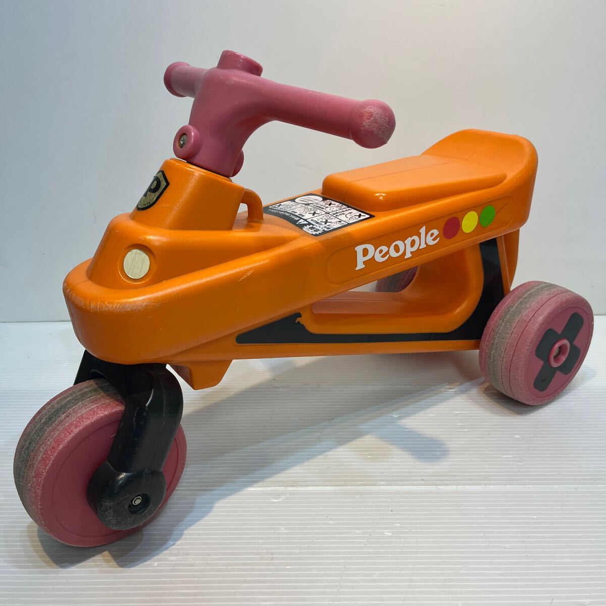 ピープルpeople 公園レーサー Putimoゴーゴーバギー  乗用玩具 キックバイク 三輪車 オレンジ色 管理07 拍卖