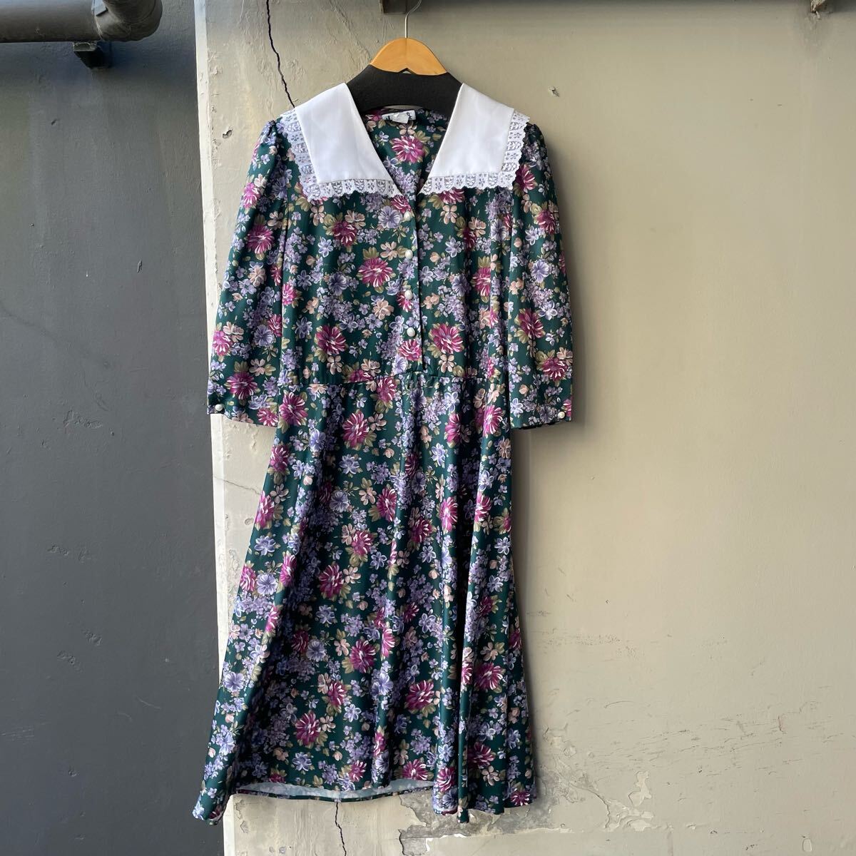 Whirlaway FROCKS ワンピース 七分袖 ロング グリーン Vネック 白襟 USA製 花柄 Vintage拍卖