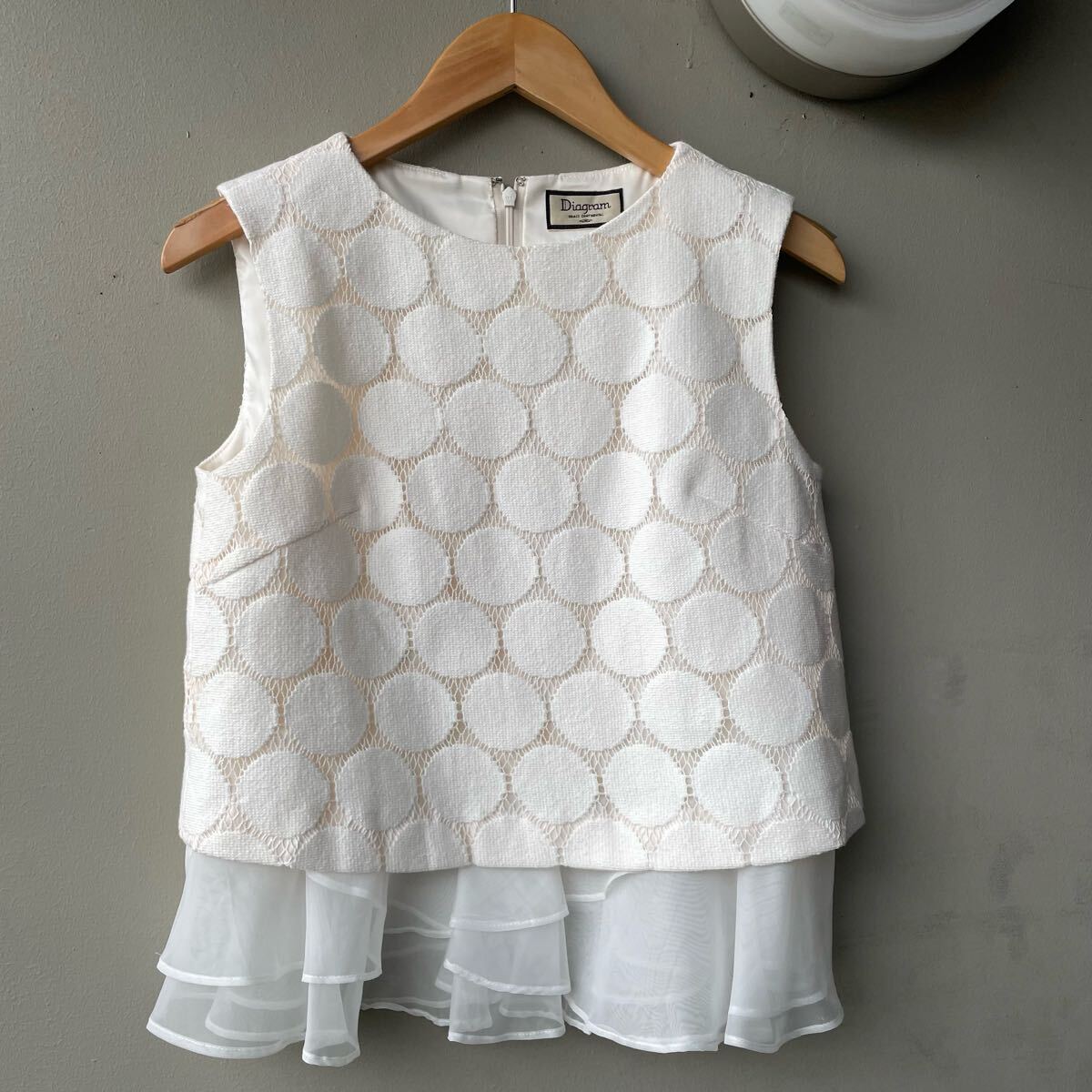 Diagram ダイアグラム ノースリーブ トップスブラウス ドット レース S オフホワイト シフォンフリル拍卖
