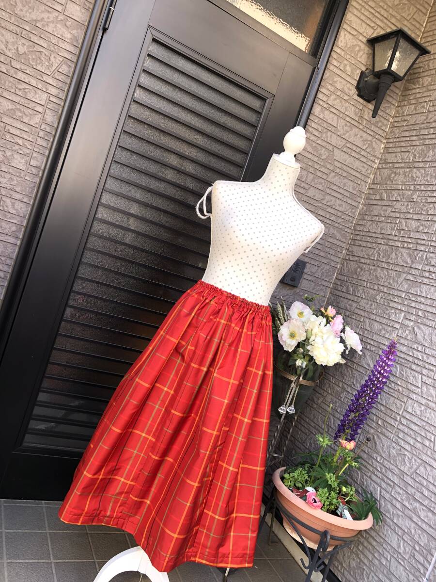 即決 ハンドメイド 着物リメイク・和服リメイク 紬 フレアスカート・ロングスカート 正絹 送料230円 朱の赤 チェック柄拍卖