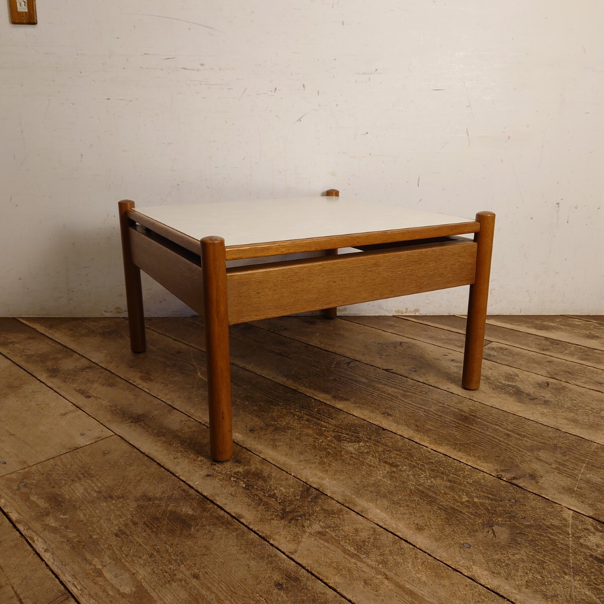 オールドマルニ MARUNI 孔雀マーク ビンテージ 花柄ホワイトメラミントップ ローテーブル 64cm LT302/モダン レトロ 正方形 サイドテーブル拍卖