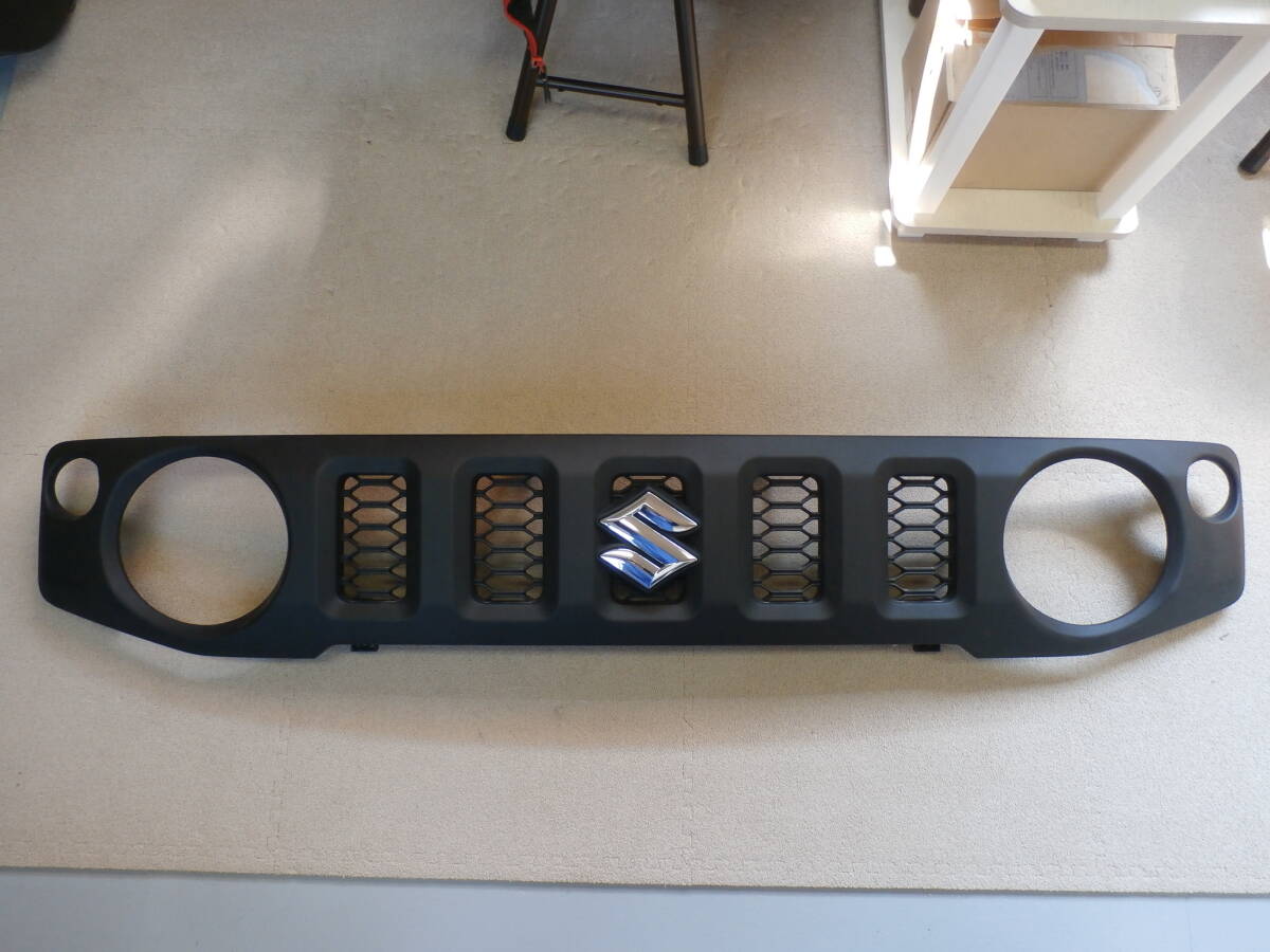 ジムニーシエラ 3BA-JB74Wフロントグリル 72110-78R01-C48です。拍卖