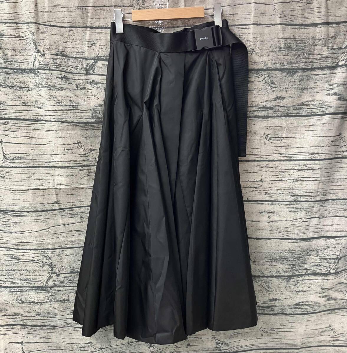 【値下げ】PRADA プラダ RE-NYLON ナイロン ベルテッドロングスカ-ト ブラック サイズ38拍卖