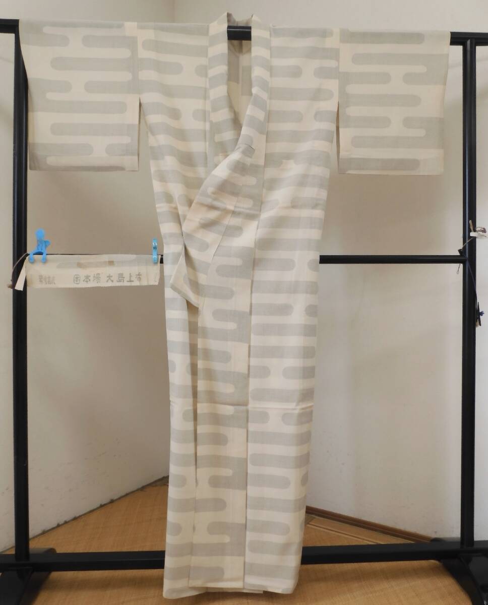<銀の斧>正絹・本場夏大島紬上布着物・淡いアイボリー色・160亀甲絣織・絹上布拍卖