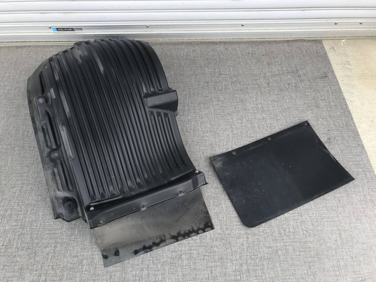 三菱 ふそう FUSO FS54VZ スーパーグレート 純正 左側 マッドガード フェンダーモール QKG-FS54VZ拍卖