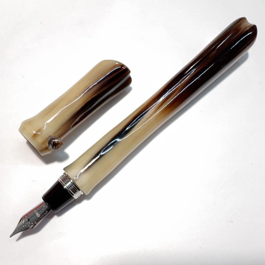 【稀少品】OPUS88 天然素材 刀型 水牛 角軸 超大型 万年筆 F 細字 Jowoペン先 新品■バッファローホーン 検 TACCIA Savanna拍卖