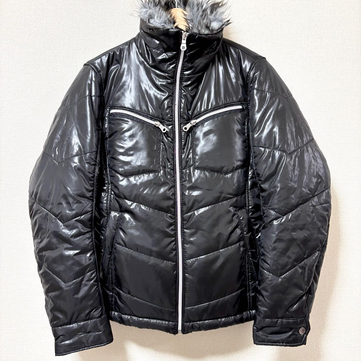 クールなツヤ感!【MOSSIMO】モッシモ 中綿 ジャケット 黒 ブラック 軽量 ファー アウター ブルゾン バイク メンズ サイズM/Y29500SS拍卖