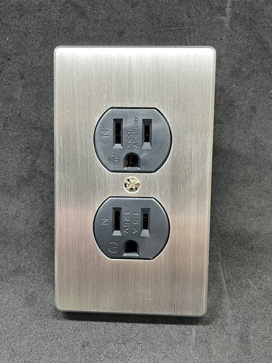 アメリカンコンセント プレート 2口 工場 倉庫 硬質インテリア アルミ削り出し カッコイイ 送料込み拍卖