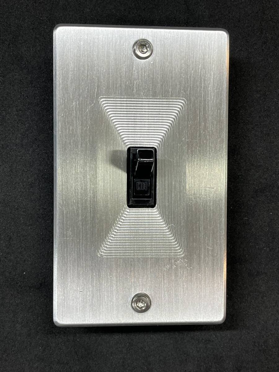 アメリカンスイッチプレート 工場 倉庫 アルミ削り出し レトロ カッコイイ 送料込み拍卖