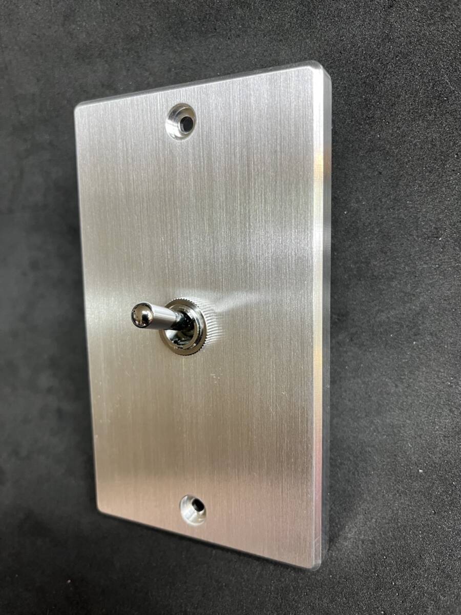トグルスイッチプレート 日本メーカー製スイッチ 工場 倉庫 アルミ削り出し カッコイイ 送料込み拍卖