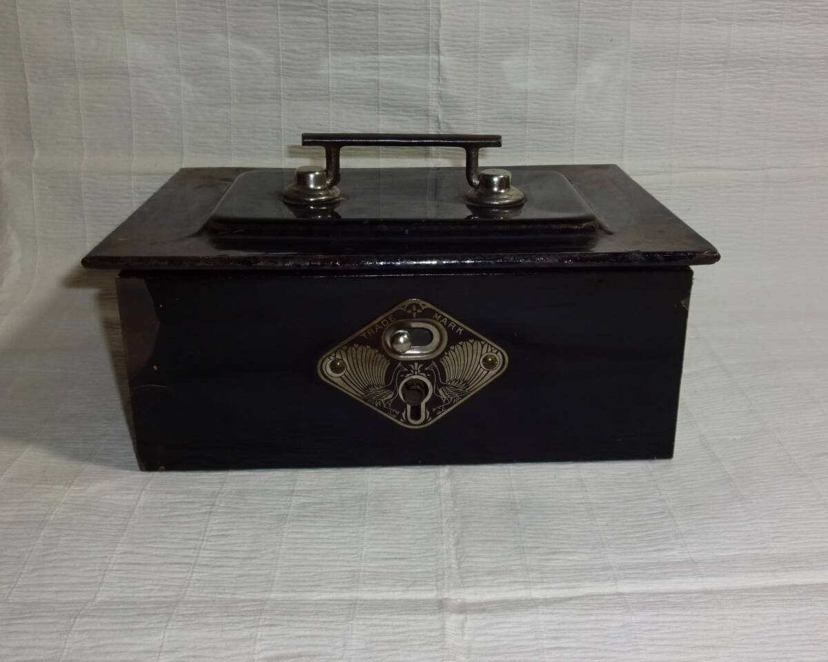 TRADE MARK ヴィンテージ手提げ金庫 アンティーク手提げ金庫 金属製手提げ金庫拍卖