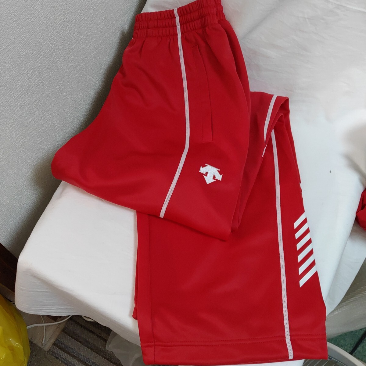 【美品】赤系ボトムスジャージ 3点 デサント アシックス リーボック サイズL トレーニング スポーツ 体育 0410-A4-TA10 拍卖