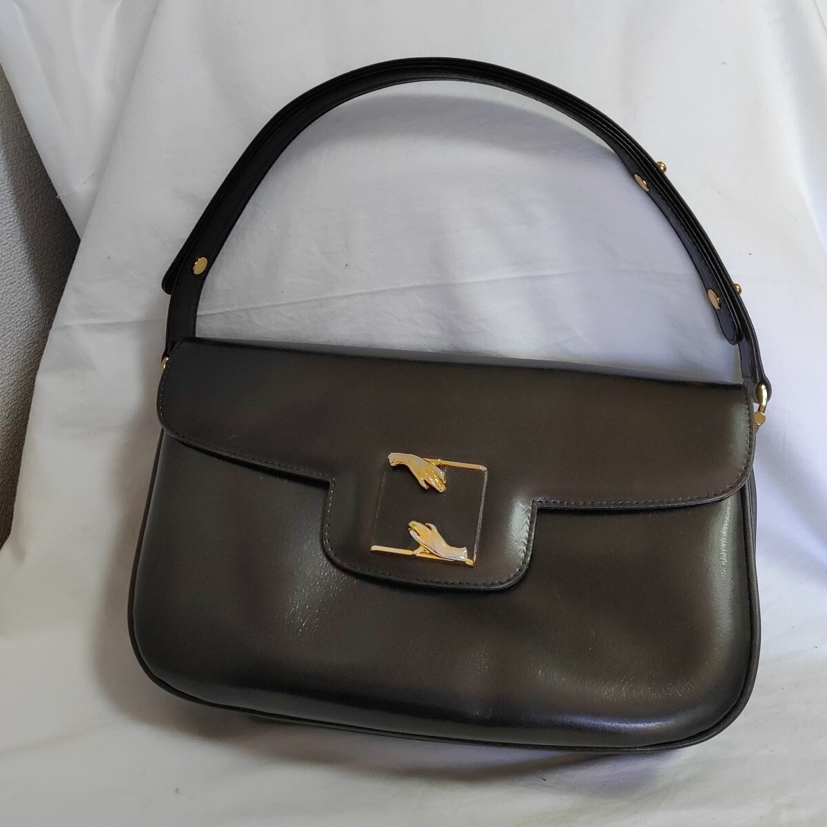 La mode Elegance ラモーダエレガンス ハンドバッグ ブラック ハンドシェイク 黒 握手 金装飾 0414-A4-TA4拍卖