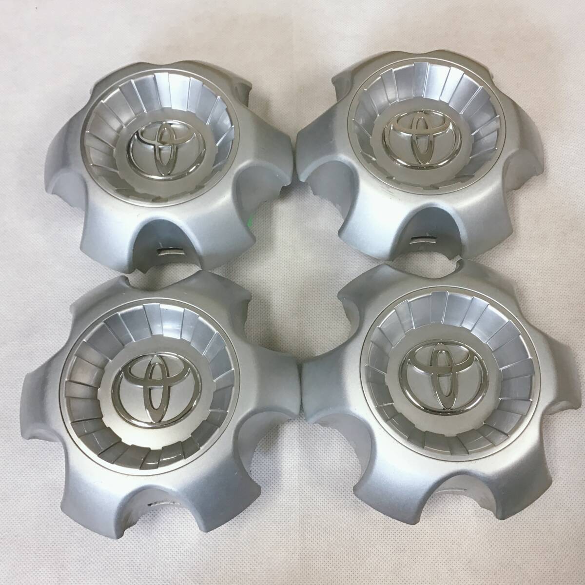 225】TOYOTA トヨタ 純正 センターキャップ ホイールキャップ ハイラックス 拍卖
