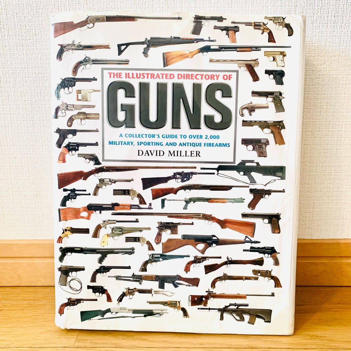 【中古☆送料無料】The Illustrated Directory of Guns 洋書 図鑑 専門書 ハードカバー 銃 ピストル ライフル コレクション ヴィンテージ 拍卖