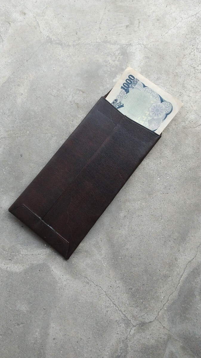 【カスタムオーダー可】ヌメ革手染めブラウンのヘソクリ袋(革封筒)拍卖