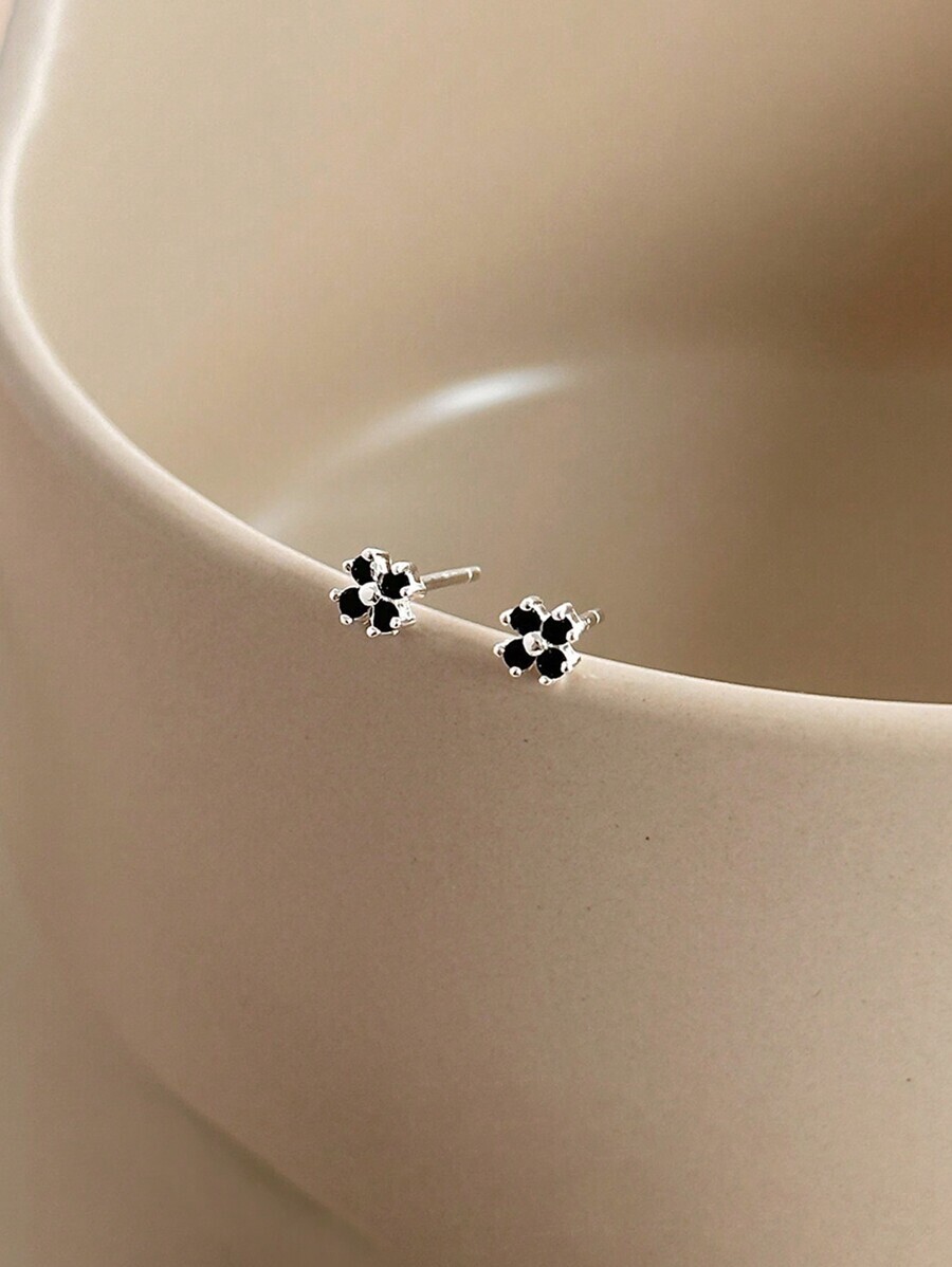 ジュエリー レディース イヤーアクセサリー 925スターリングシルバー 繊細なブラッククローバー スタッドピアス、ユニークなデザイ拍卖