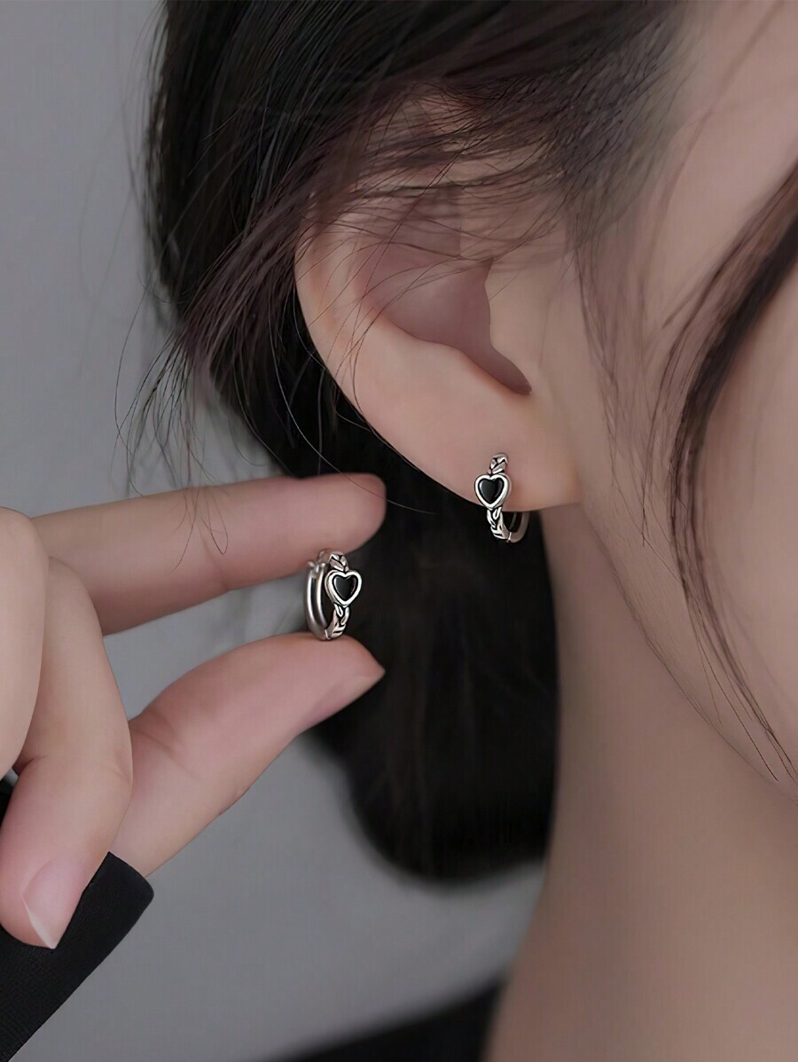 ジュエリー レディース イヤーアクセサリー 925 スターリングシルバーブラックハートサークルイヤリング、シンプルでエレガントな象拍卖